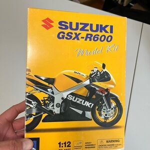 Suzuki GSX-R600 Model Kit brand new